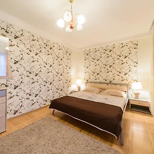 On Lesi Ukrainky Blvd Апартаменты